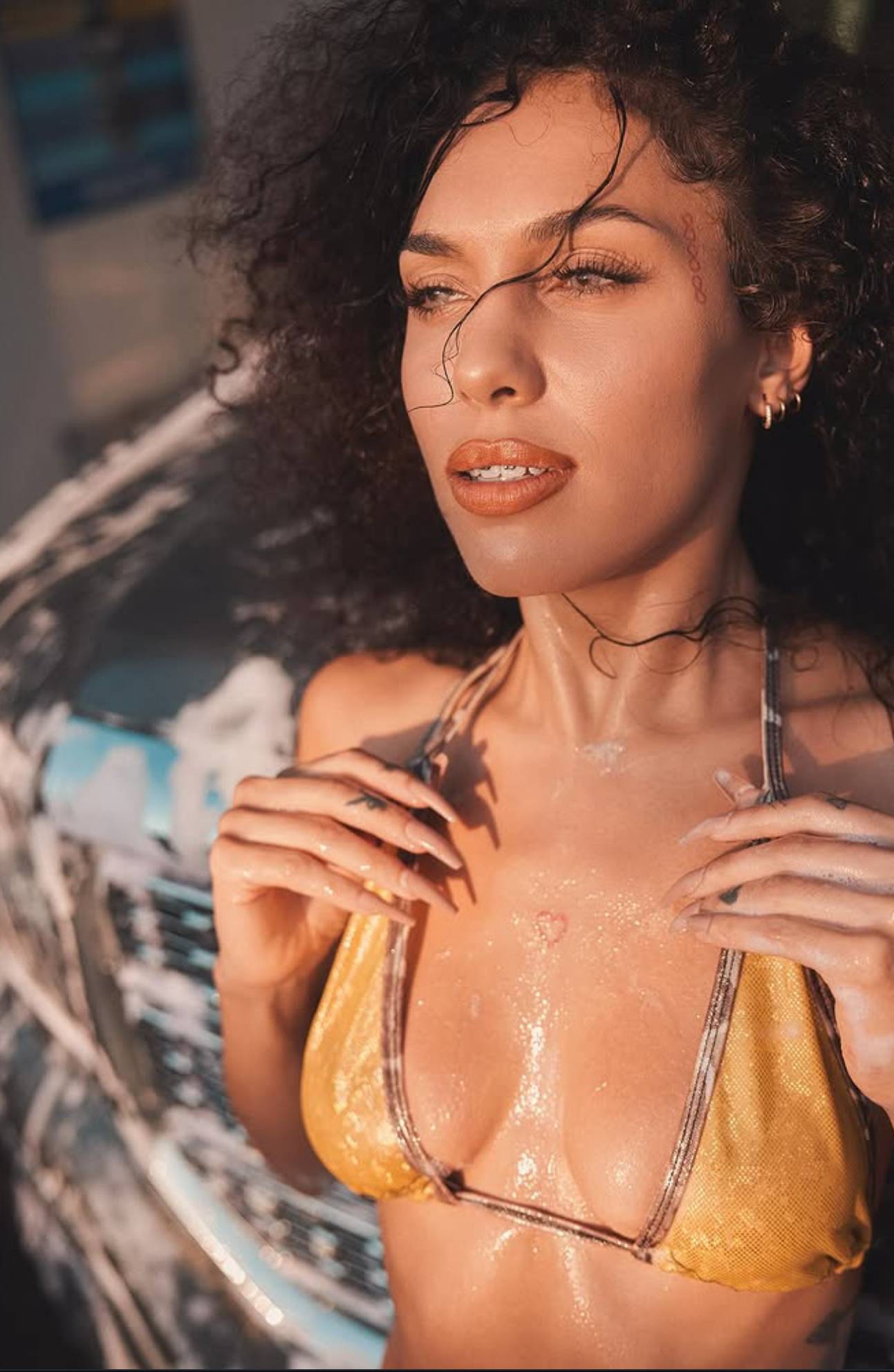 Introducing a triple threat Model, Singer and Sexy Entrepreneur Envi