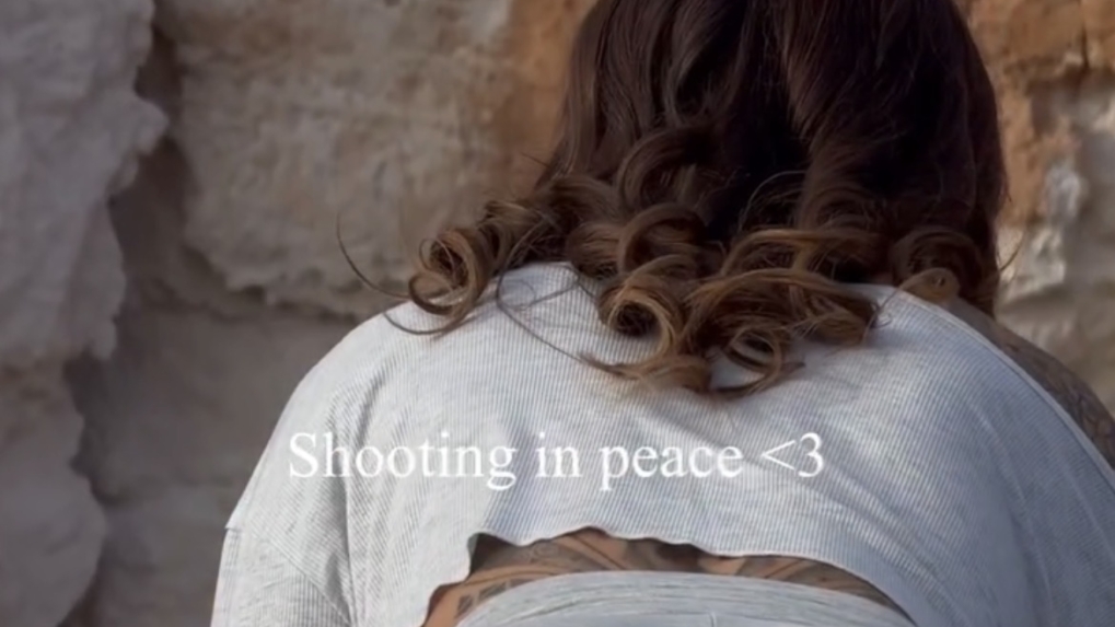 Jolina and her unusual aiming