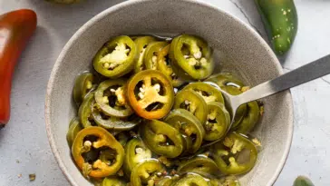 A multistate Salmonella Javiana outbreak traced to fresh jalapeño